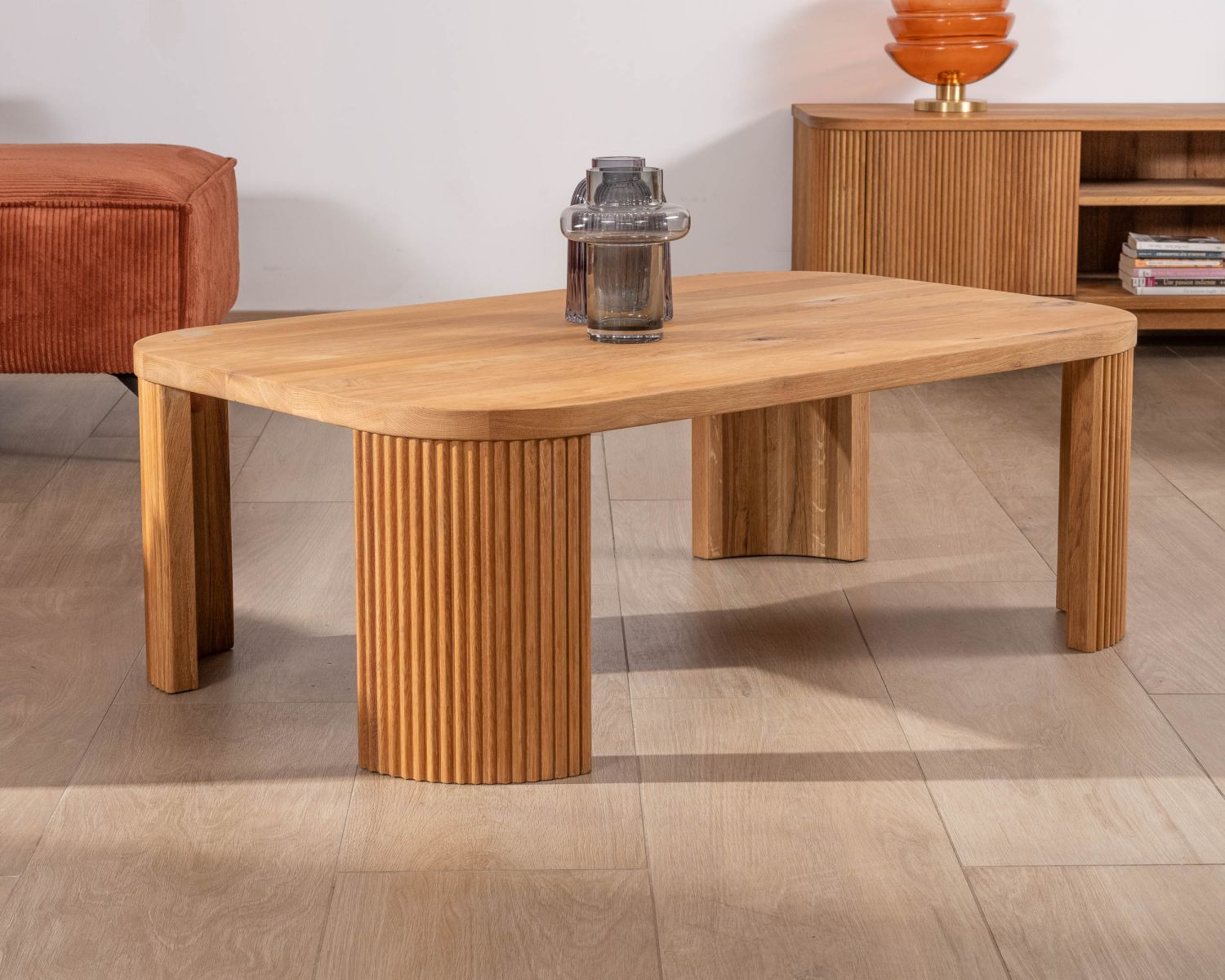 Mesa de centro de líneas sencillas con patas acanaladas de estilo retro en roble aceitado «Winton»