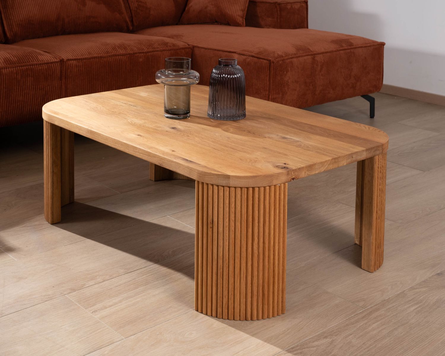 Mesa de centro de líneas sencillas con patas acanaladas de estilo retro en roble aceitado «Winton»