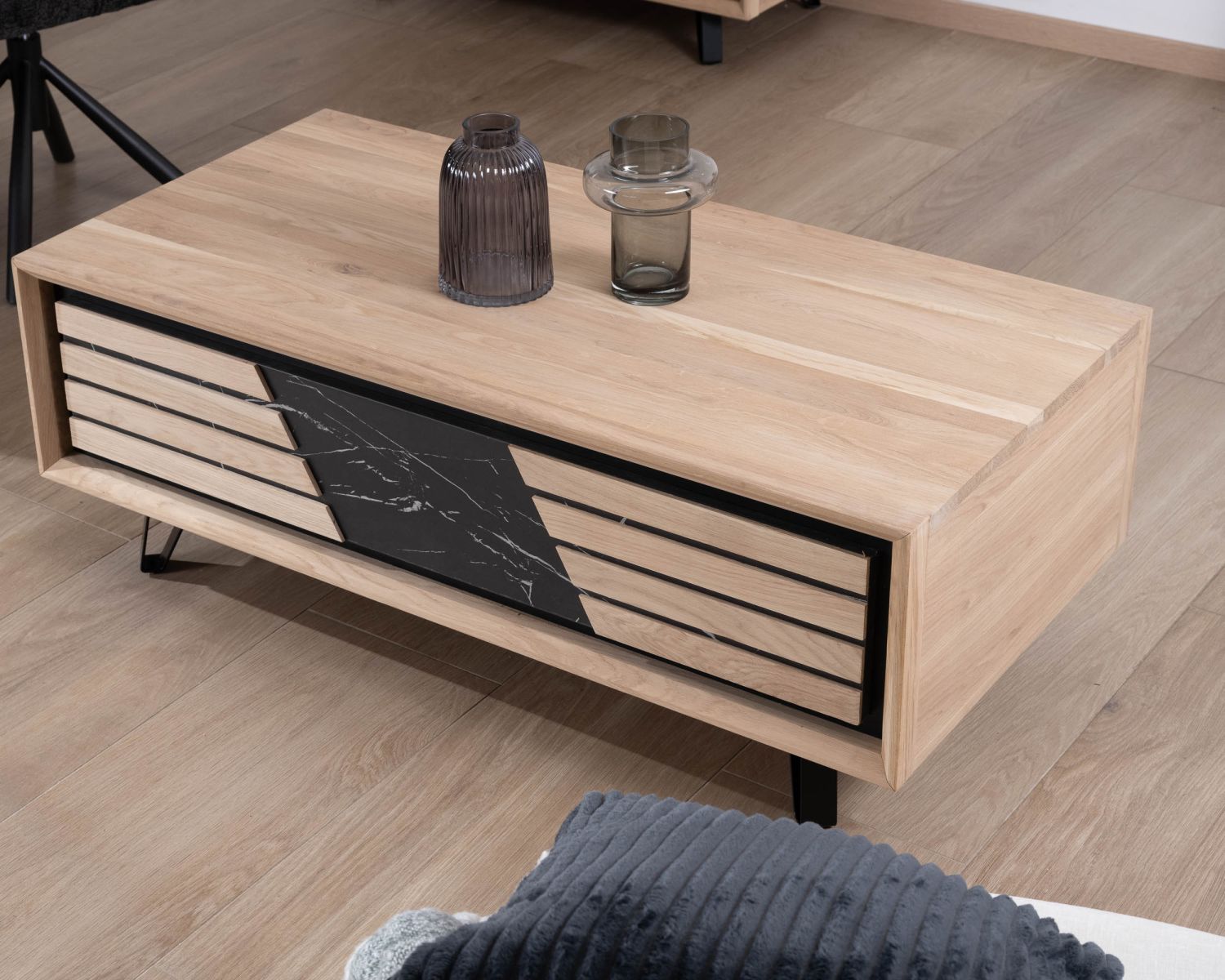 Mesa de centro rectangular con un cajón, de roble blanqueado y frente decorativo con efecto mármol «Storia»