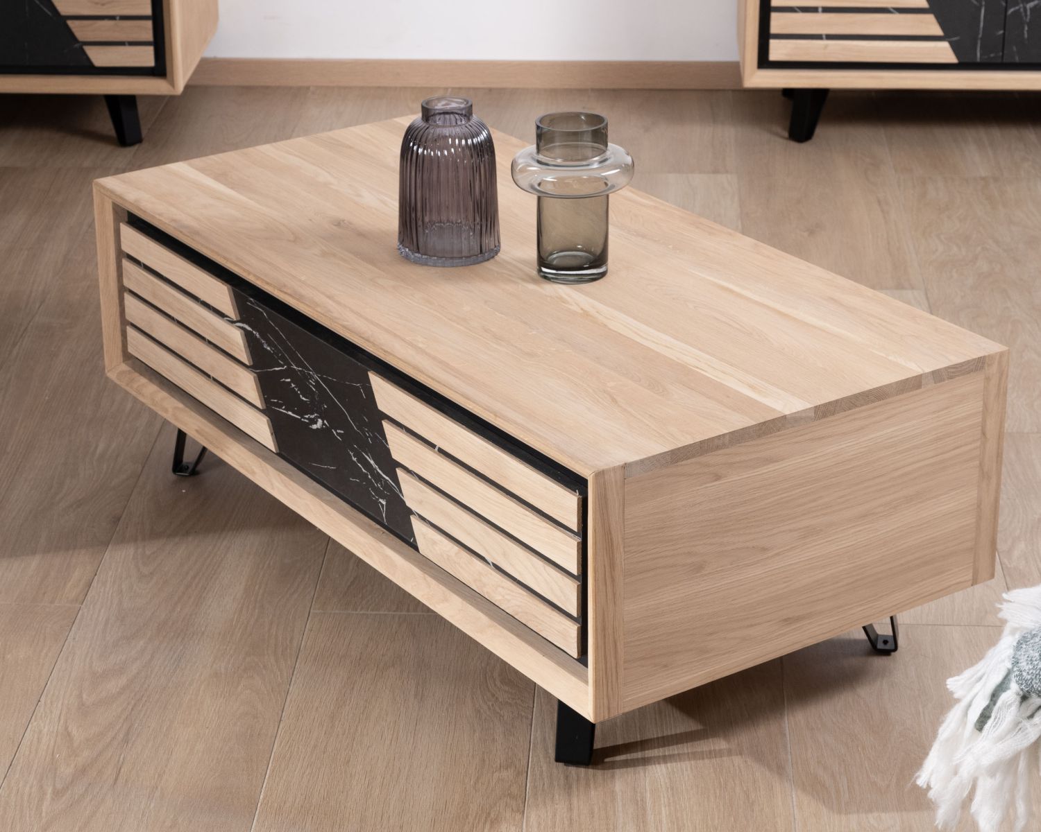 Mesa de centro rectangular con un cajón, de roble blanqueado y frente decorativo con efecto mármol «Storia»