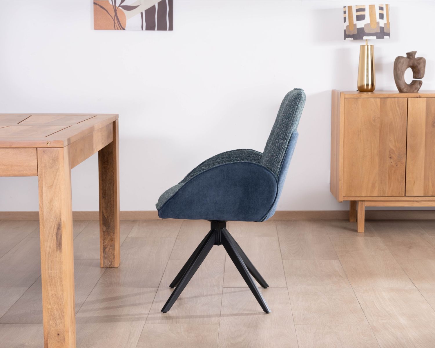 Lote de 2 sillas «Eddy» de tela de doble textura en azul oscuro, con reposabrazos y base giratoria de metal