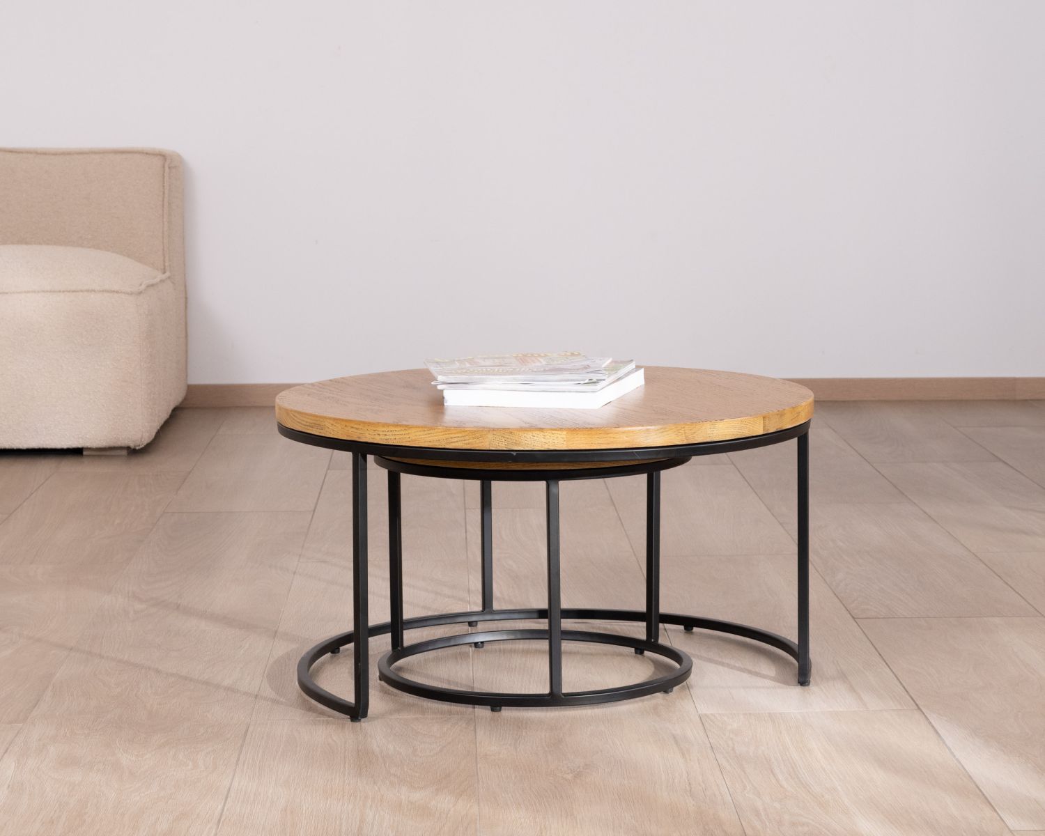 Juego de dos mesitas nido «Calypso» de metal con tableros de madera