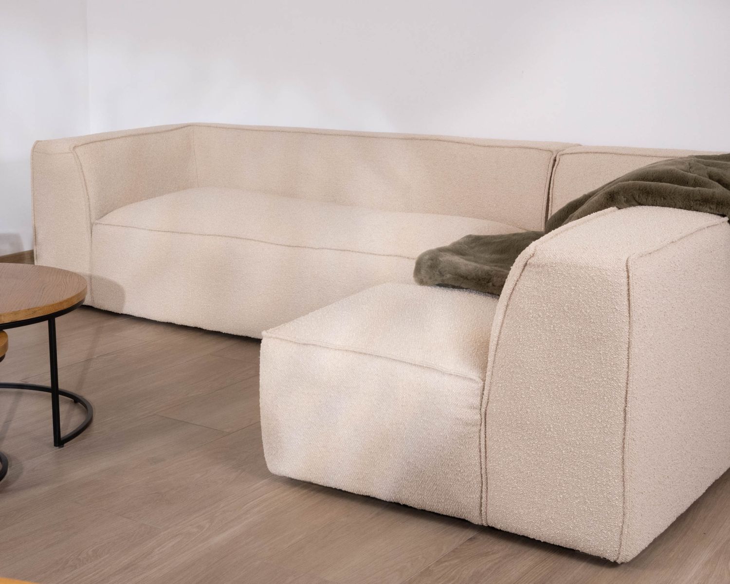 Sofá modular en esquina de tejido bouclé beige «Alcázar»
