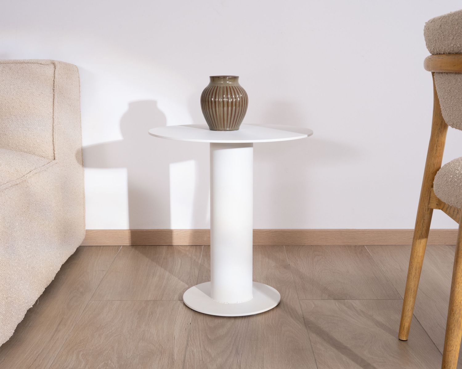 Mesita auxiliar redonda de exterior de aluminio blanco «Nusa Pedina», diámetro 45 cm