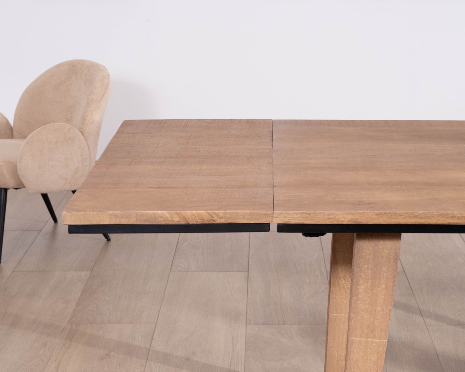 Mesa de comedor extensible de 200 a 280 cm, de madera maciza de mango «Santo», de estilo minimalista