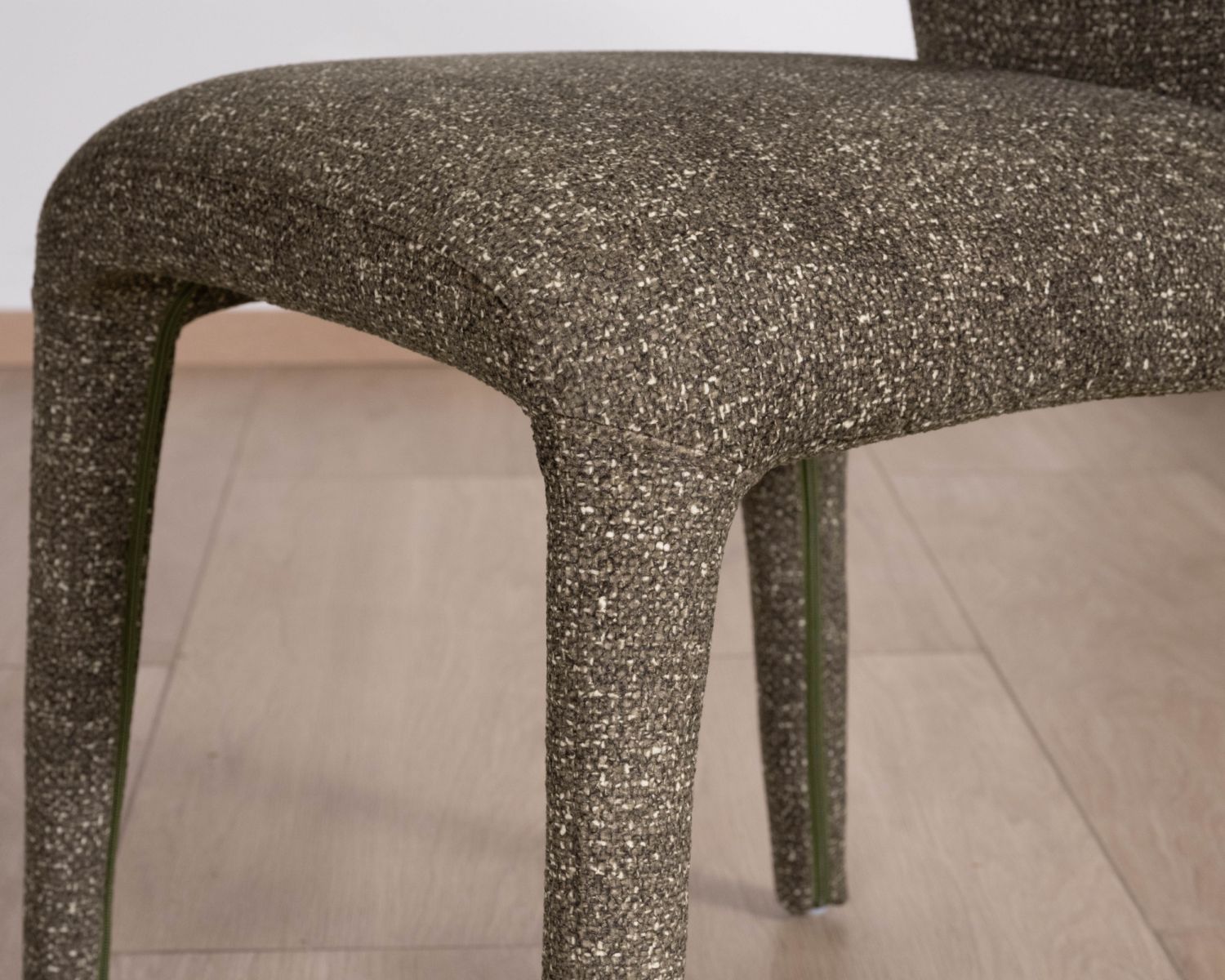 Lote de 2 sillas de comedor con tapizado integral de estilo de diseño «Milano» en tejido jaspeado verde caqui