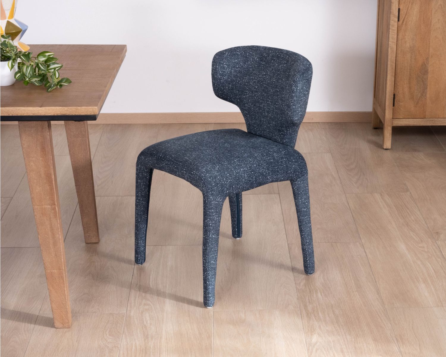 Lote de 2 sillas de comedor de diseño escultural en tela azul oscuro «Milano»
