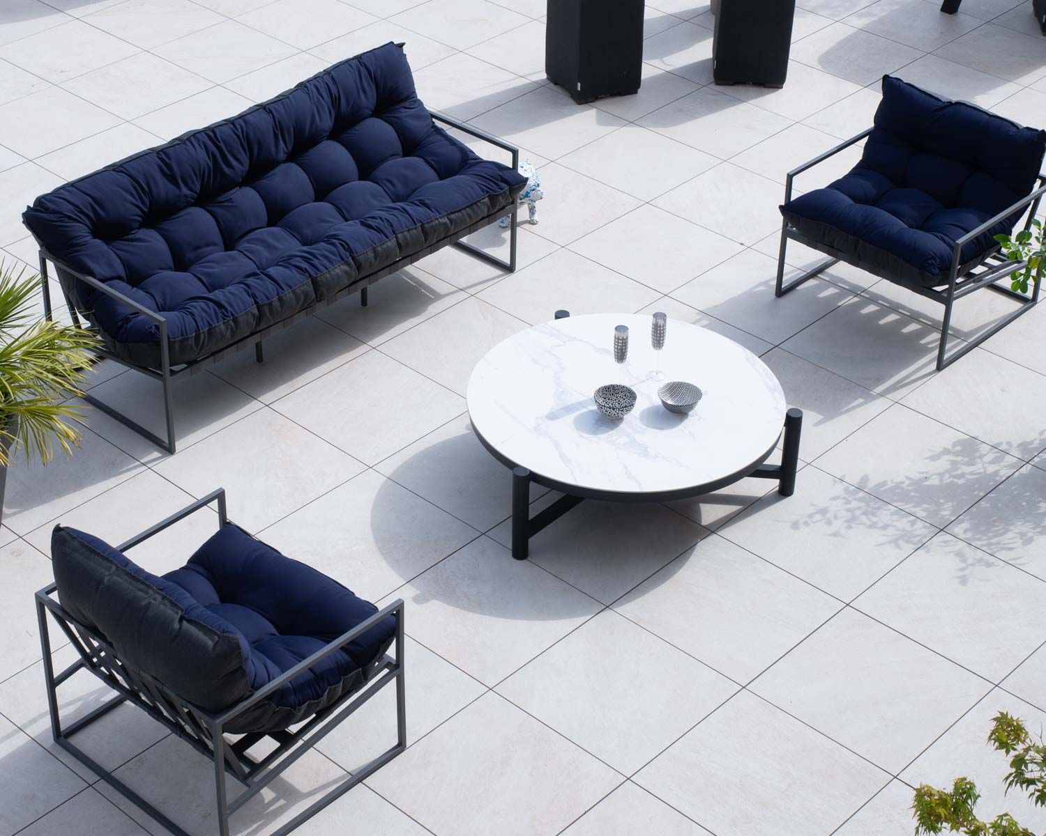 Mesa de centro redonda de cerámica y aluminio, diámetro 126 «Sokha Beach»