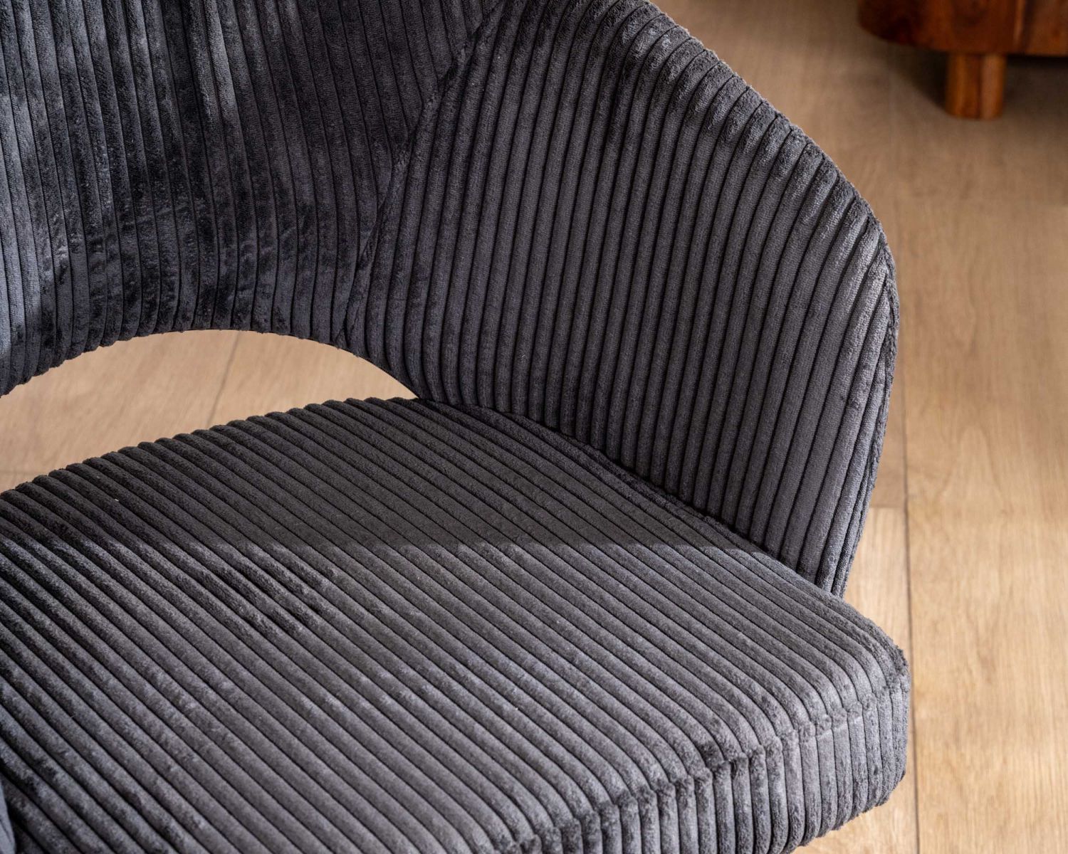 Lote de 2 sillas de comedor de pana antracita con patas de metal negro de estilo vintage «Sonate»