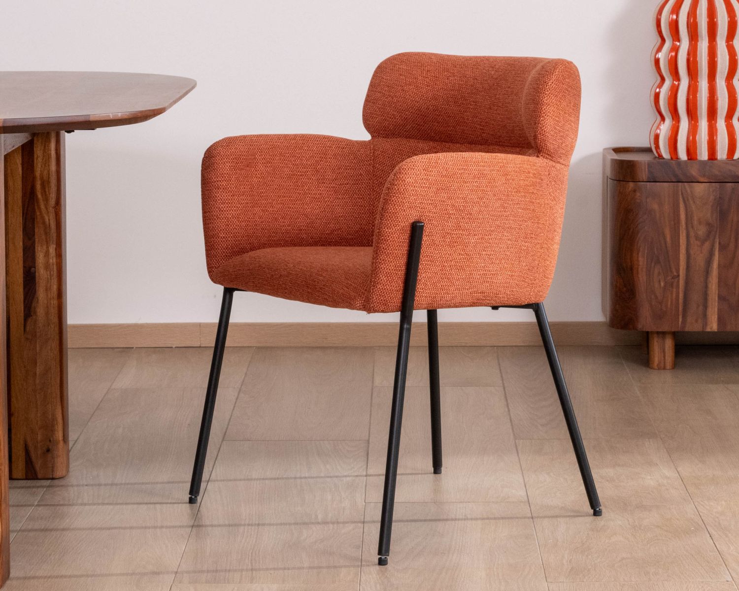Lote de 2 sillas de comedor de color terracota con patas de metal, estilo vintage «Riméno»