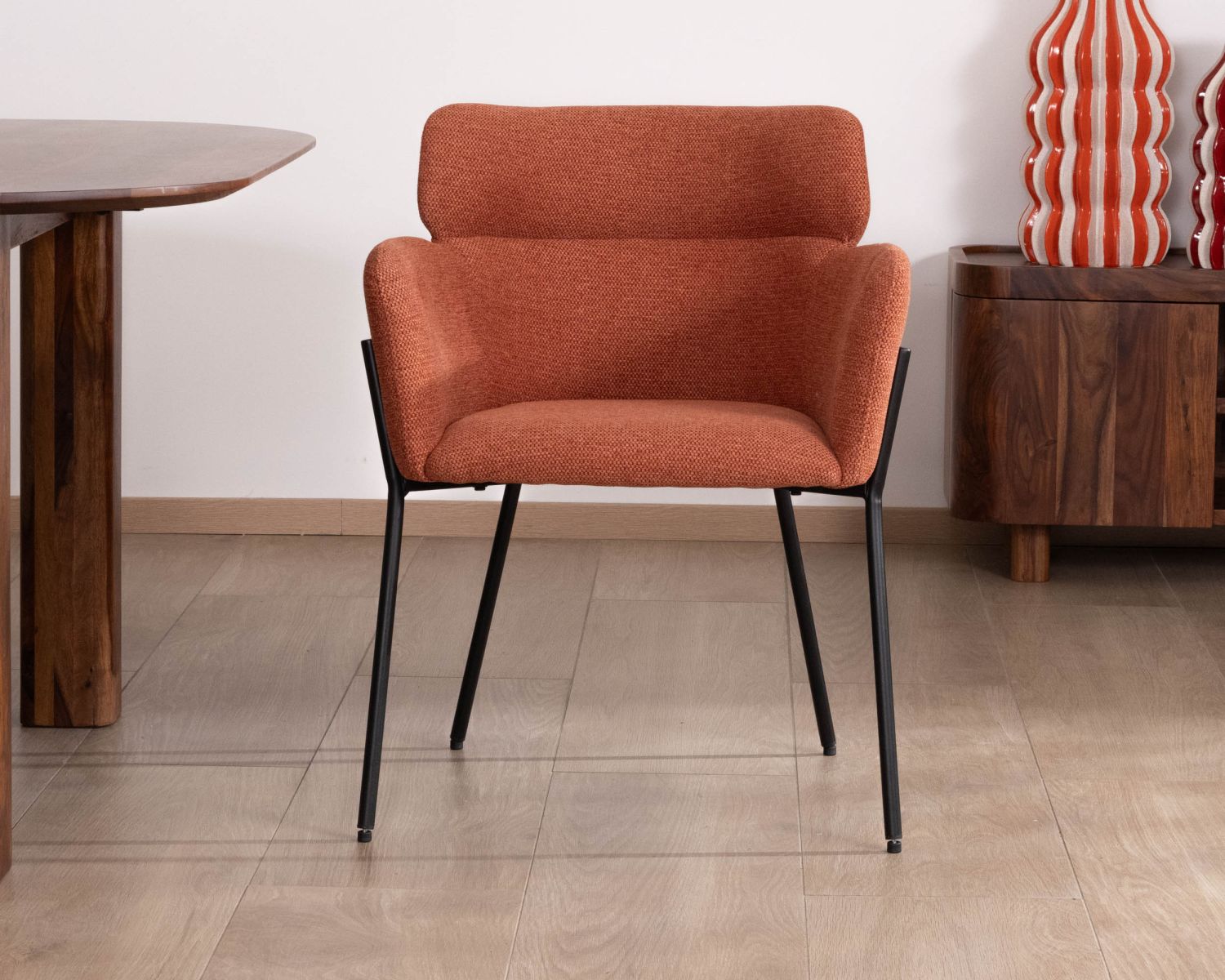 Lote de 2 sillas de comedor de color terracota con patas de metal, estilo vintage «Riméno»