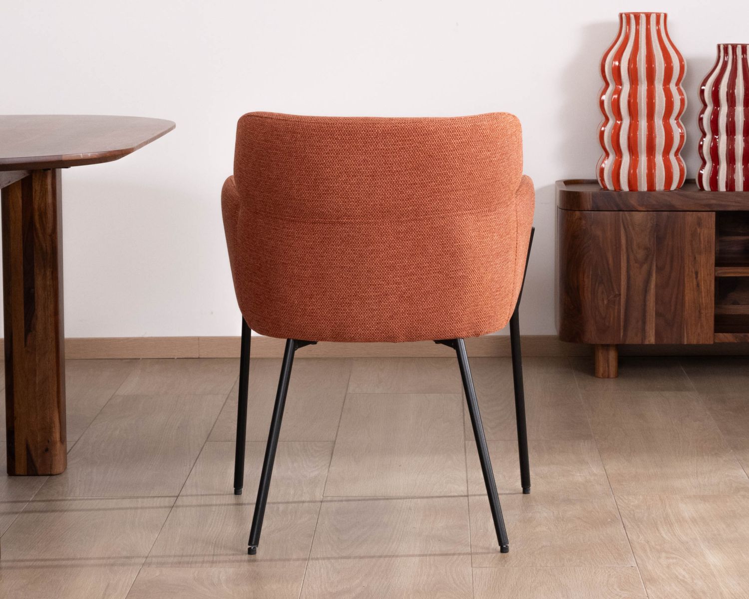 Lote de 2 sillas de comedor de color terracota con patas de metal, estilo vintage «Riméno»
