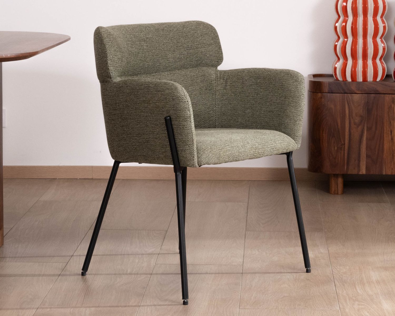 Lote de 2 sillas de comedor de tela color caqui y patas de metal «Riméno»