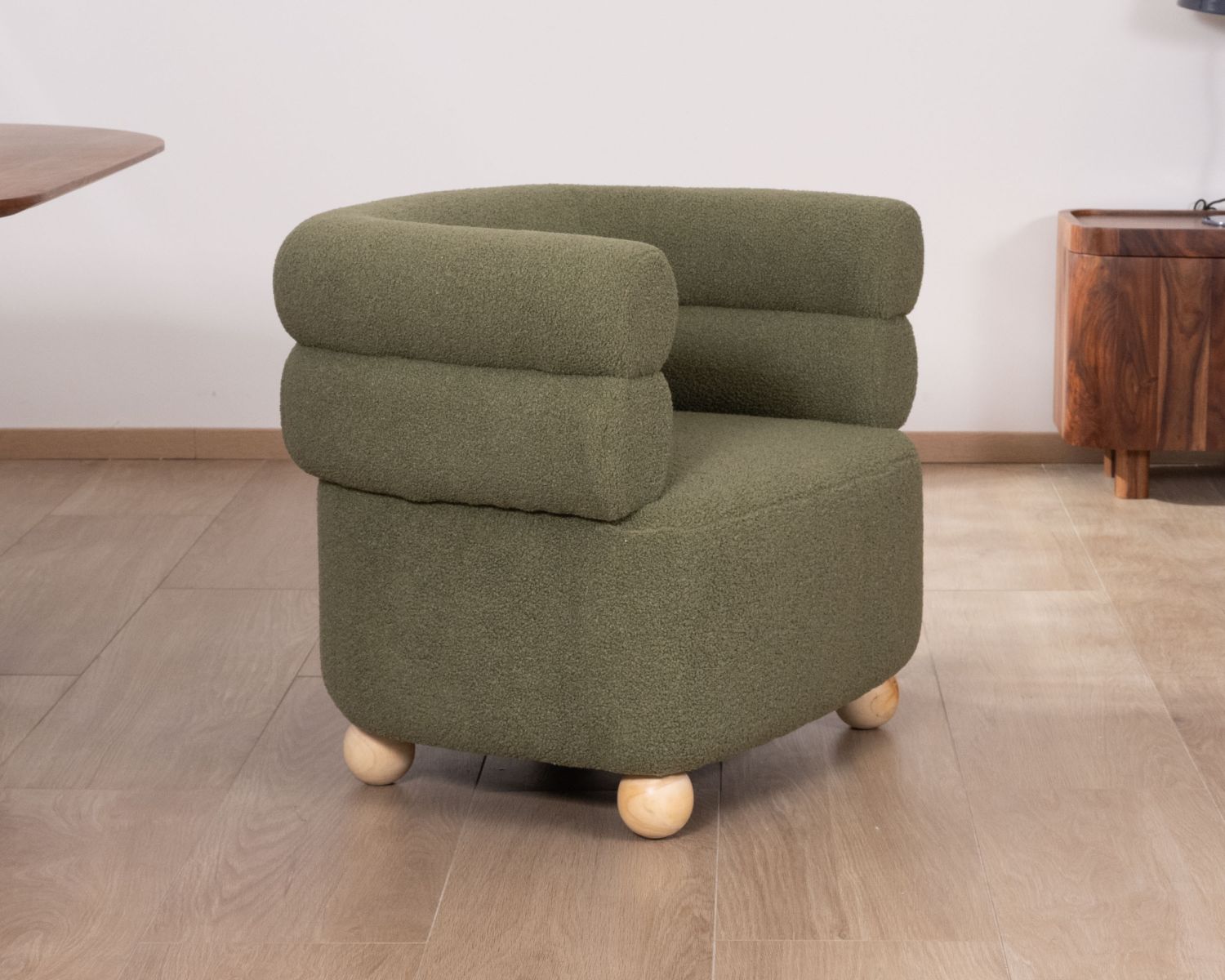 Pequeño sillón de estilo retro «Wala» en tela verde caqui