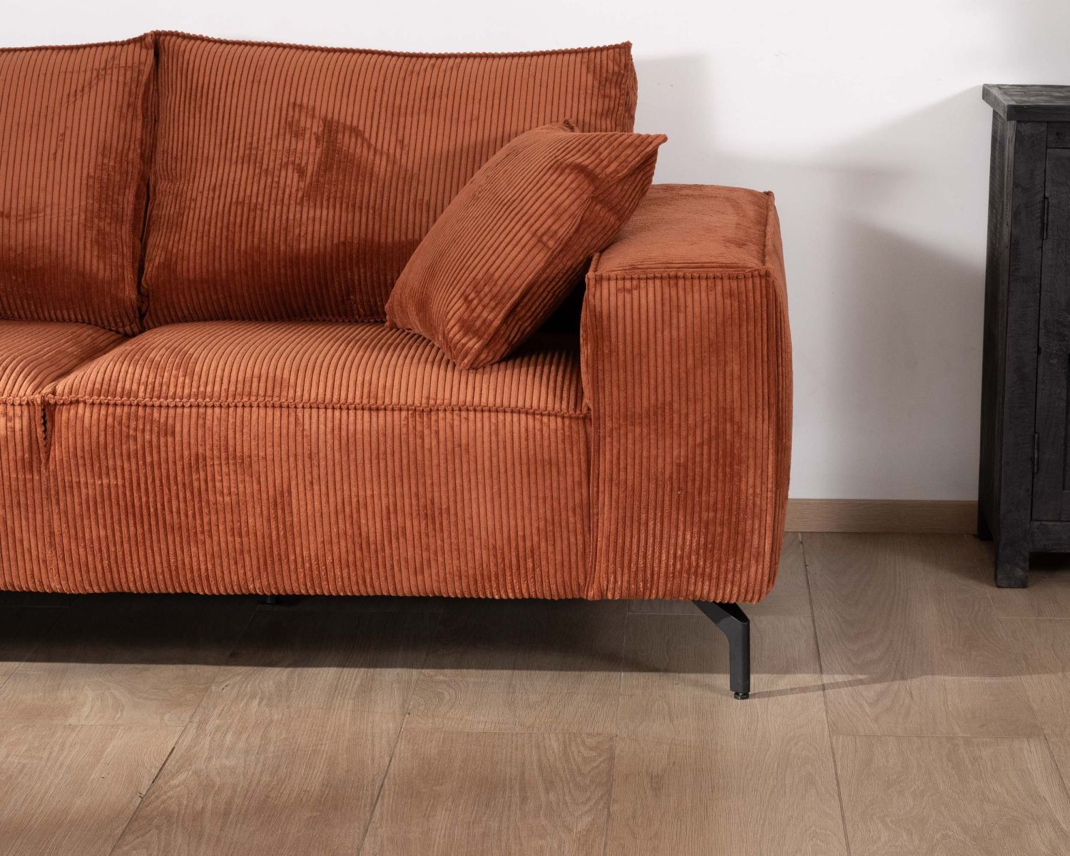Sofá esquinero de terciopelo acanalado con chaise longue «Pueblo», con orientación y colores a elegir
