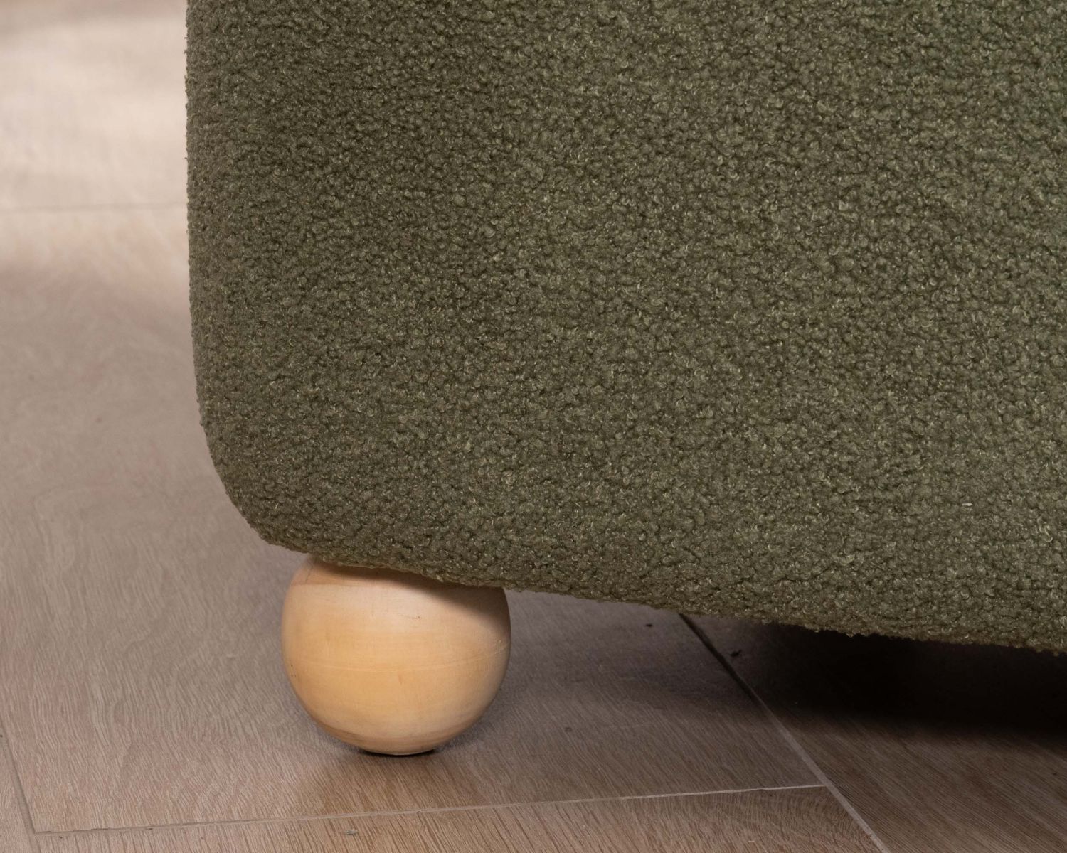 Pequeño sillón de estilo retro «Wala» en tela verde caqui