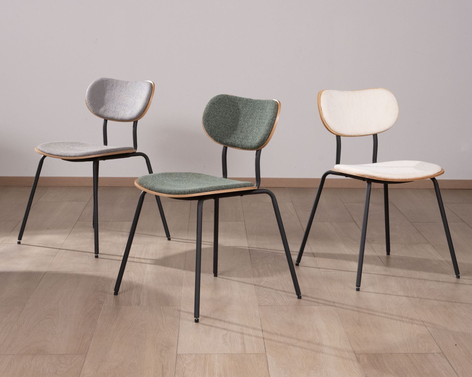 Lote de 4 sillas de comedor «Lino» de estilo retro en tela cruda