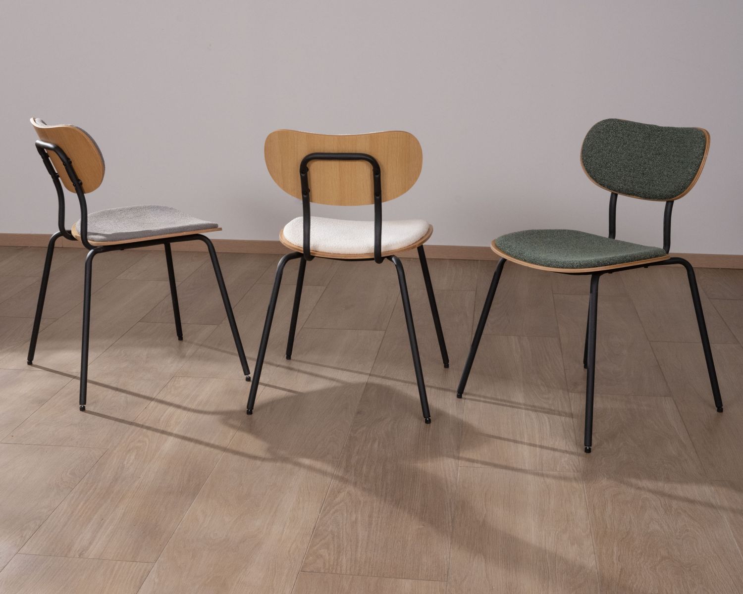 Lote de 4 sillas de comedor «Lino» de estilo retro en tela cruda