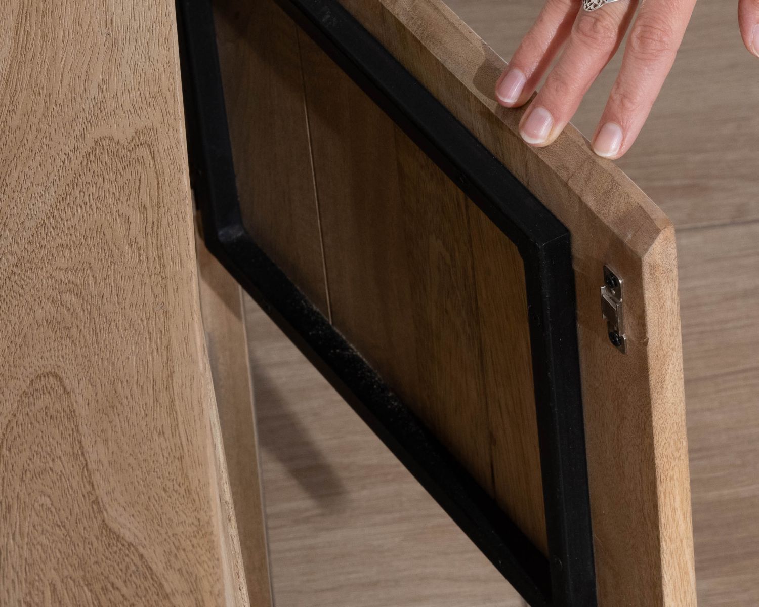 Mueble de televisión grande de 180 cm de madera maciza de mango con puertas, compartimentos y cajones «Gola»