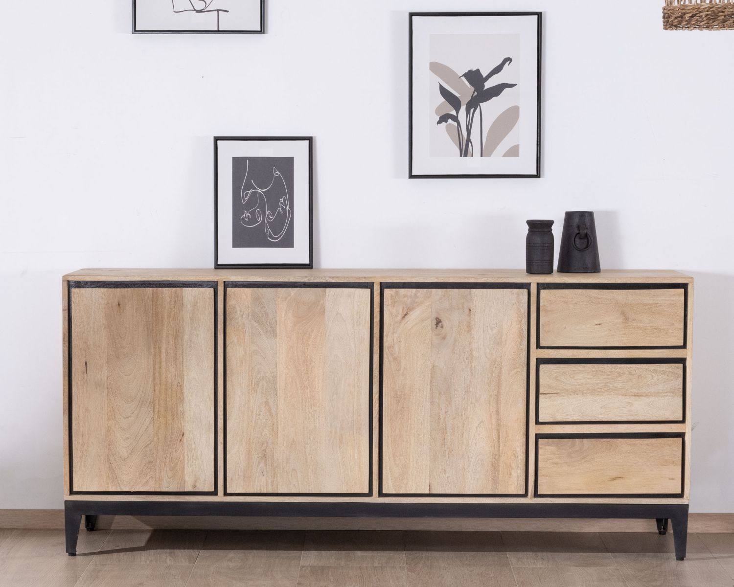 Aparador de líneas sencillas en dos tonos, de madera de mango natural y negro, de 180 cm, modelo «Bocca», con 3 puertas y cajones