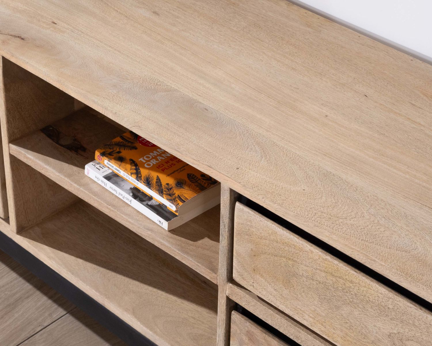 Mueble de televisión grande bicolor de madera de mango con puertas, compartimentos y cajones «Bocca», 180 cm