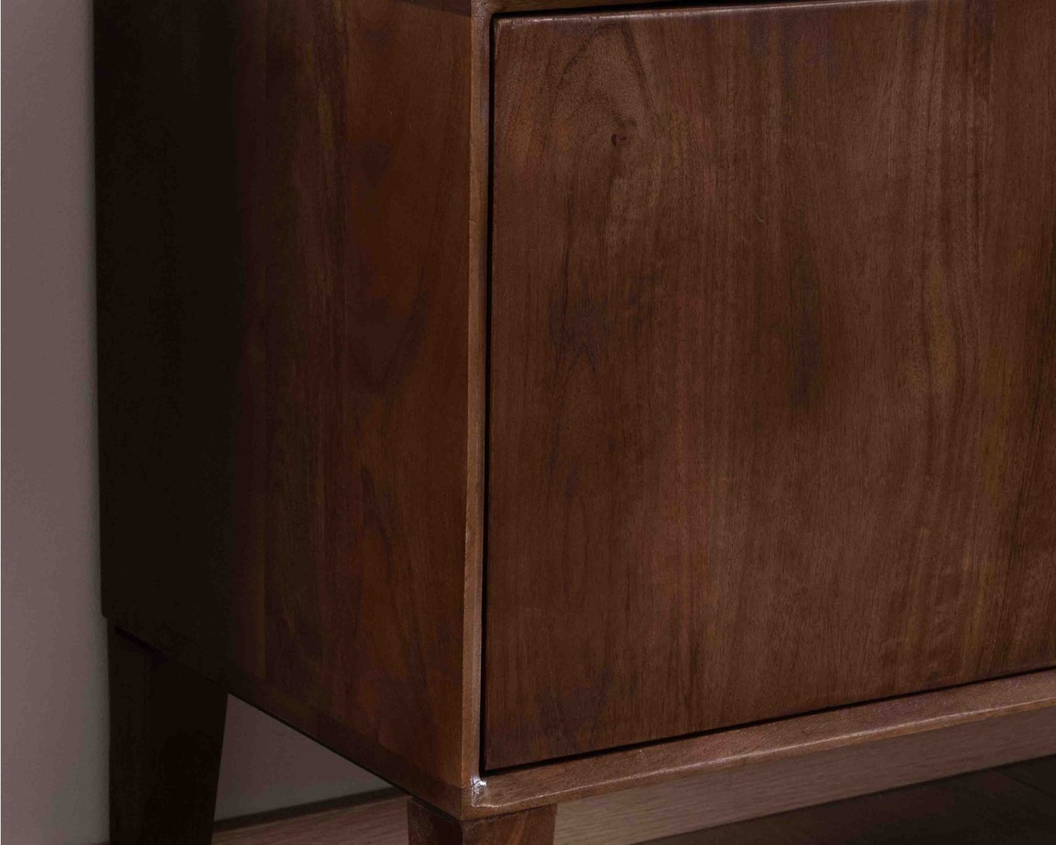 Mueble para la tele de estilo neorretro en madera maciza de mango oscuro, 150 cm, «Kaldo»