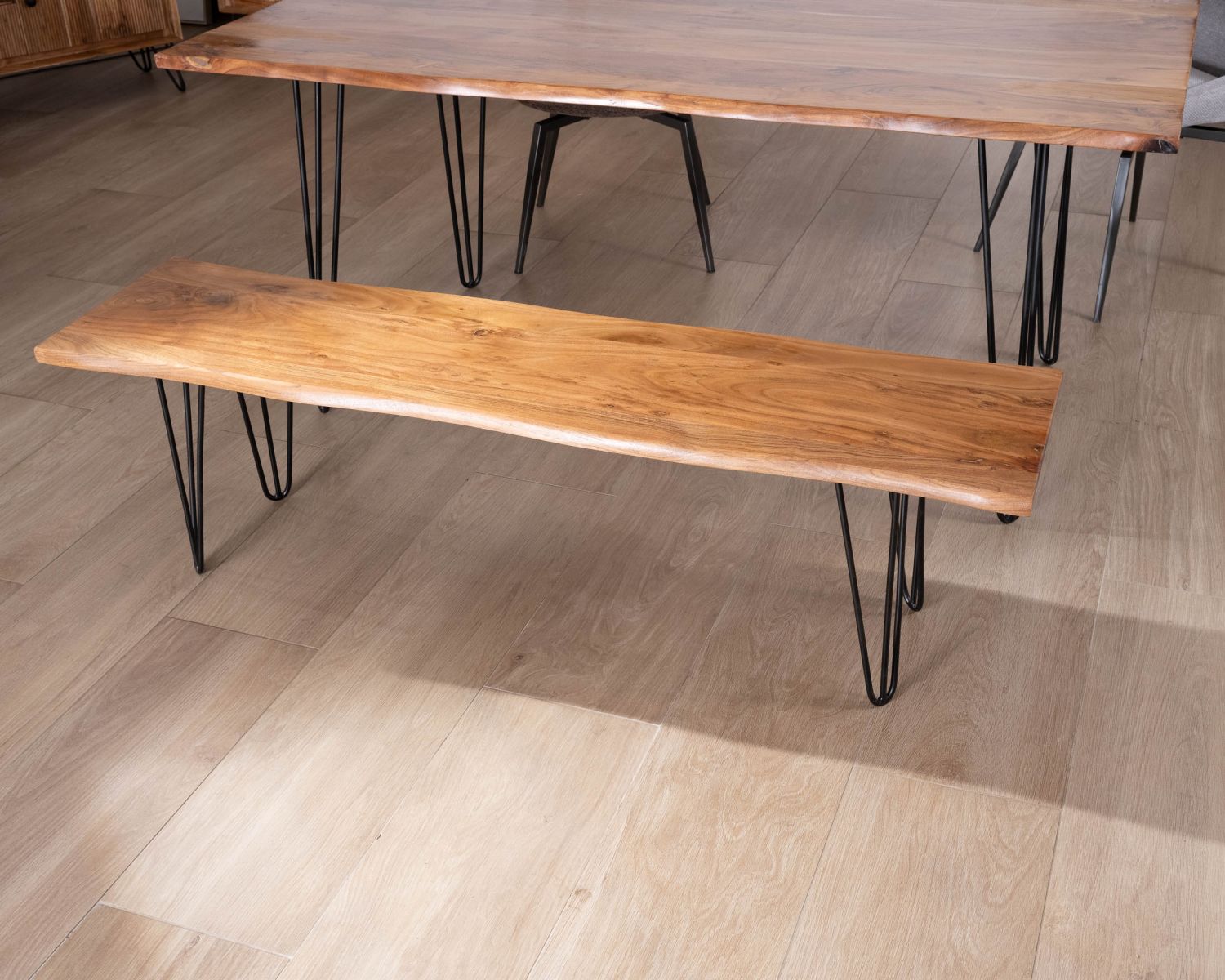 Banco de diseño minimalista de 160 cm, de madera de acacia y patas de metal «Wendy»