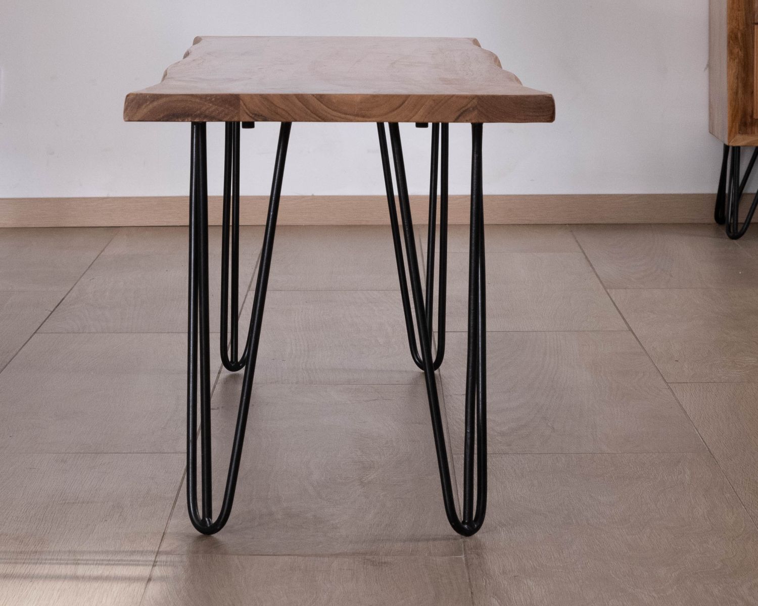 Banco de diseño minimalista de 160 cm, de madera de acacia y patas de metal «Wendy»