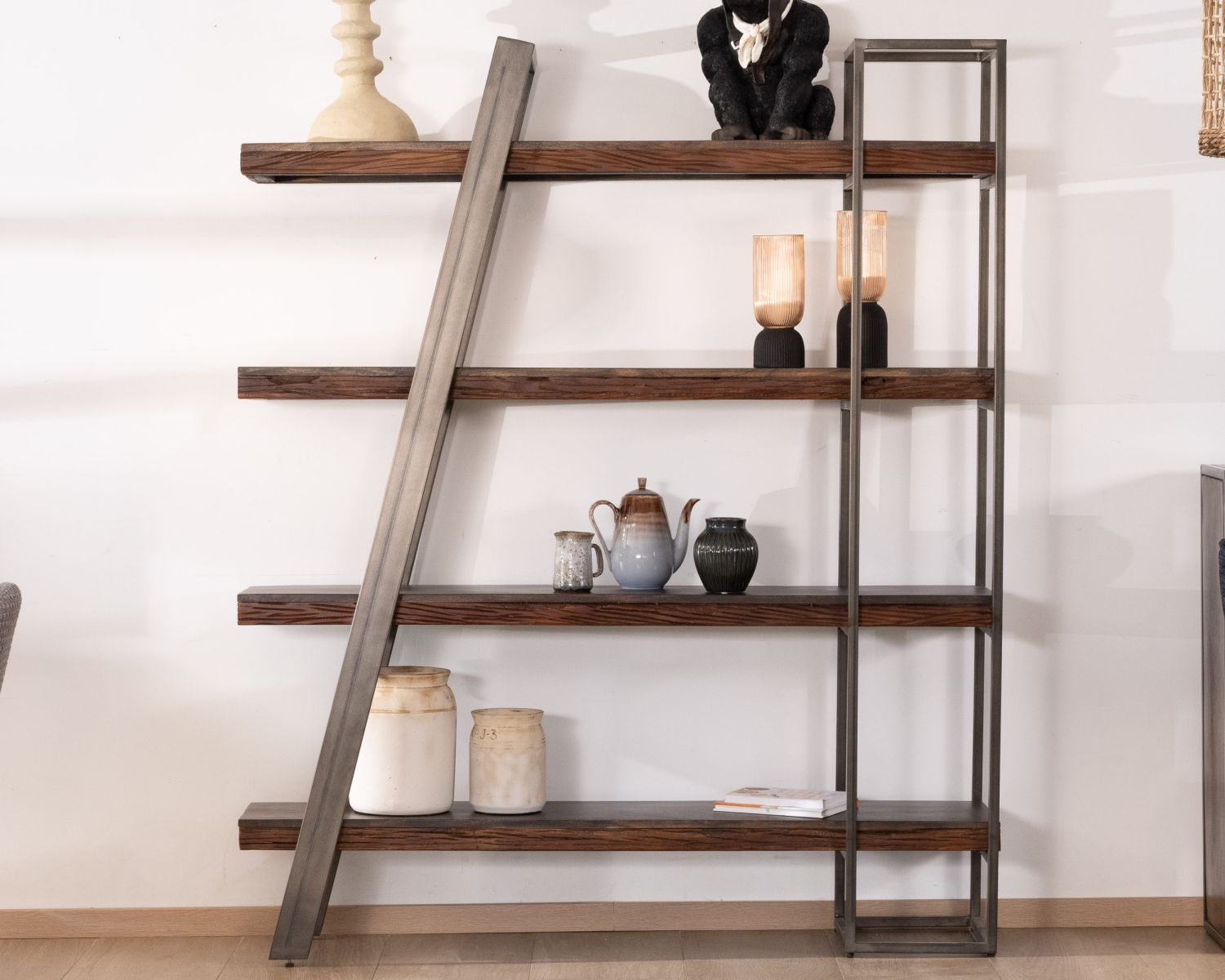Librería de diseño minimalista en acacia y metal «Crescendo», de 4 estantes