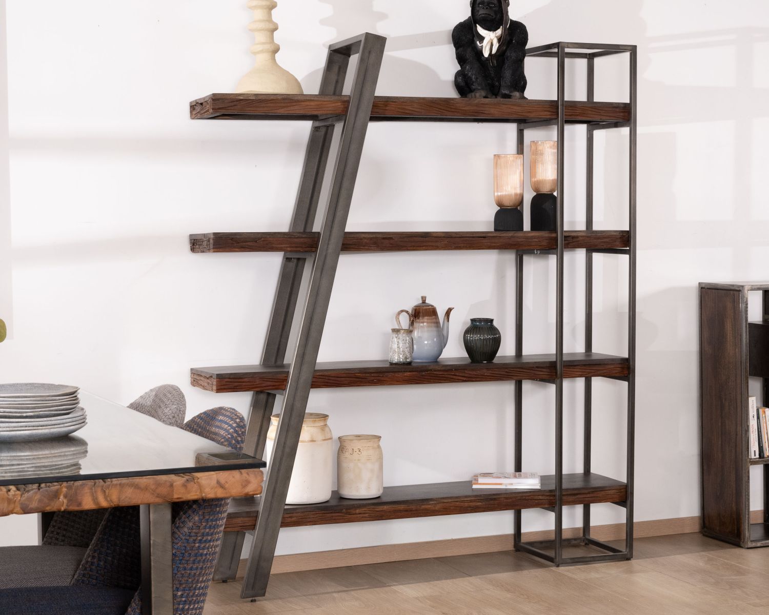Librería de diseño minimalista en acacia y metal «Crescendo», de 4 estantes
