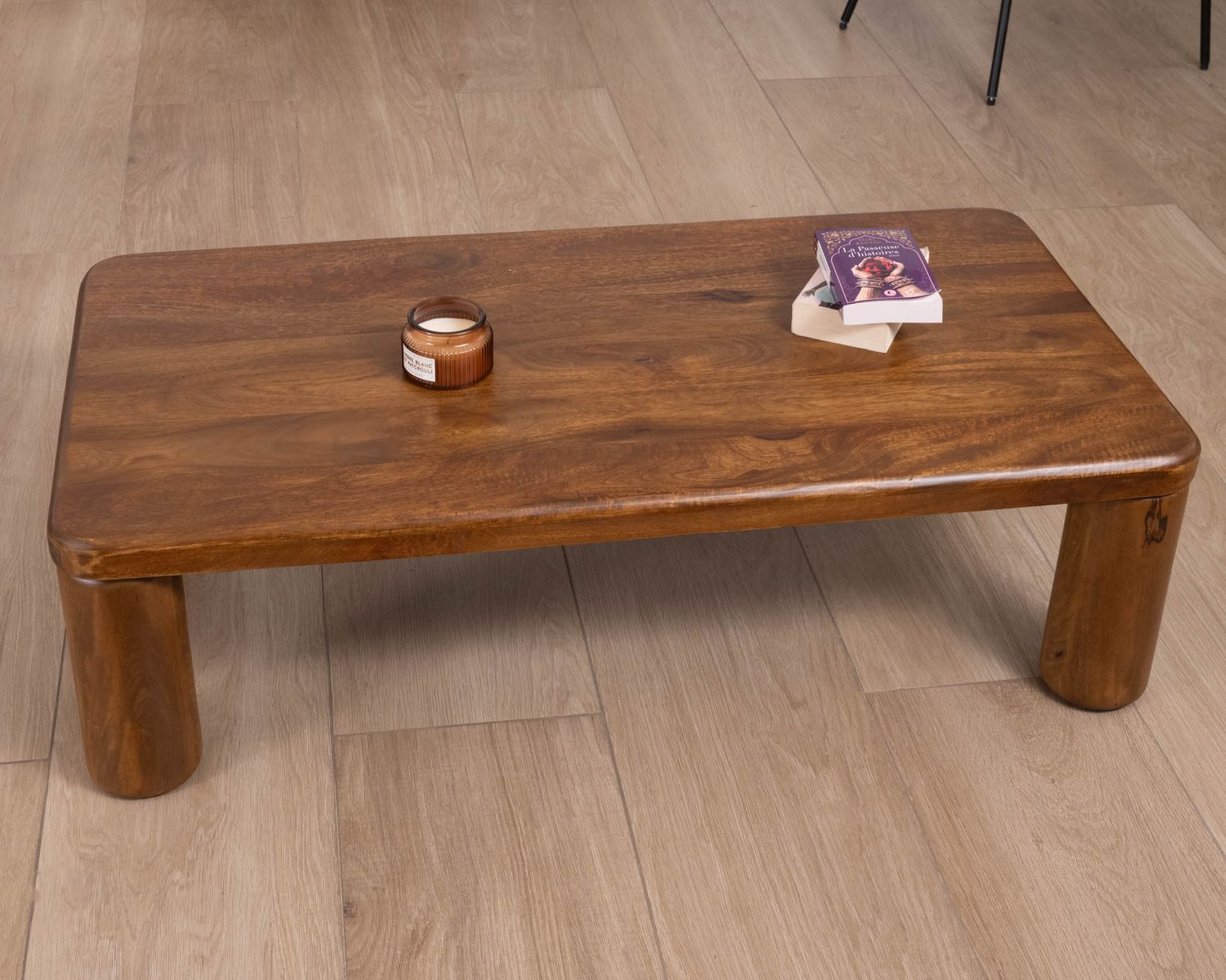 Mesa de centro de diseño minimalista con patas redondas «Padouk» de madera maciza de mango