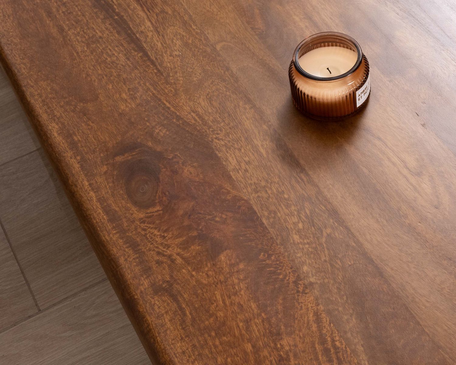 Mesa de centro de diseño minimalista con patas redondas «Padouk» de madera maciza de mango