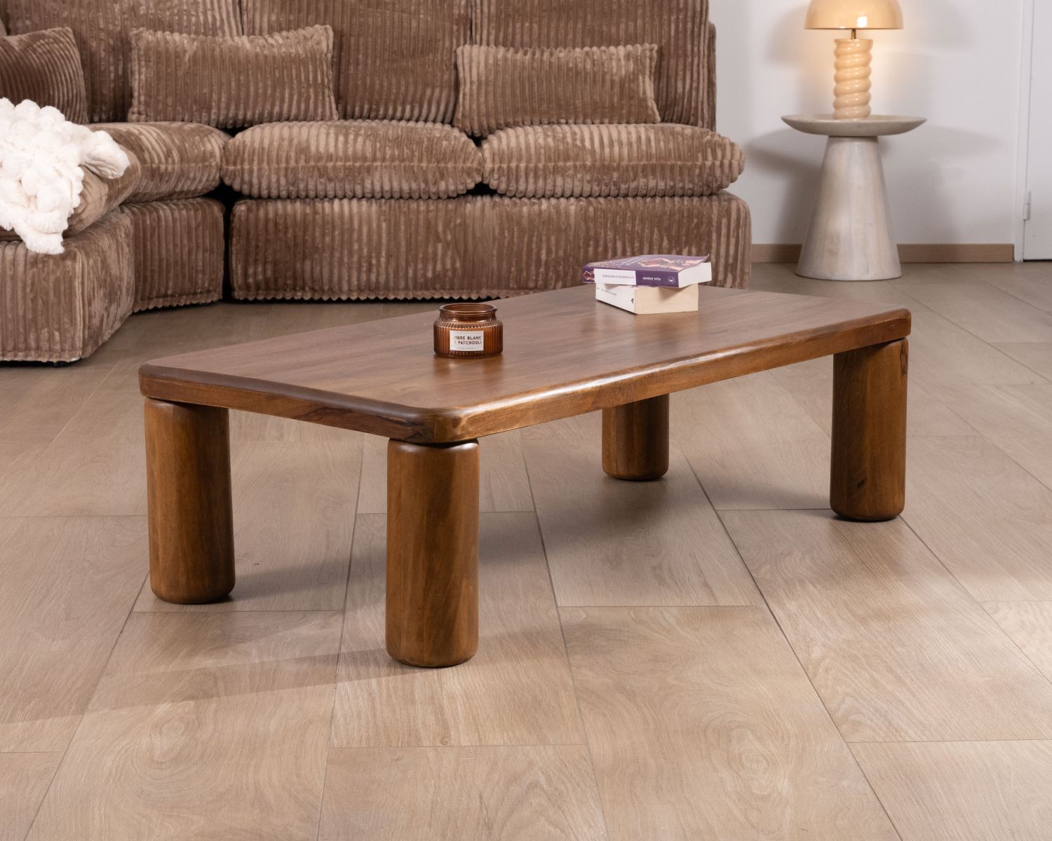 Mesa de centro de diseño minimalista con patas redondas «Padouk» de madera maciza de mango
