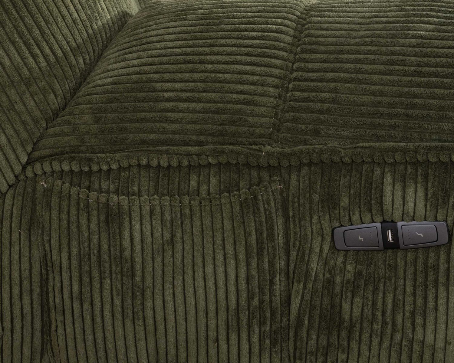 Sillón relax de estilo acogedor en terciopelo acanalado verde «Cascada» con reclinación eléctrica
