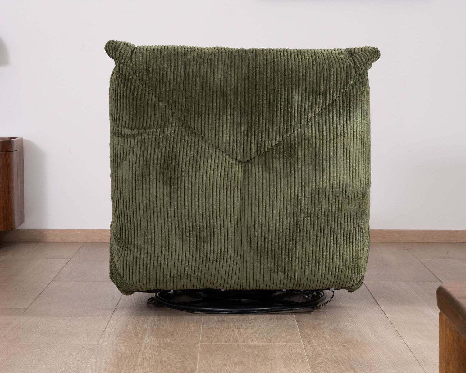 Sillón relax de estilo acogedor en terciopelo acanalado verde «Cascada» con reclinación eléctrica