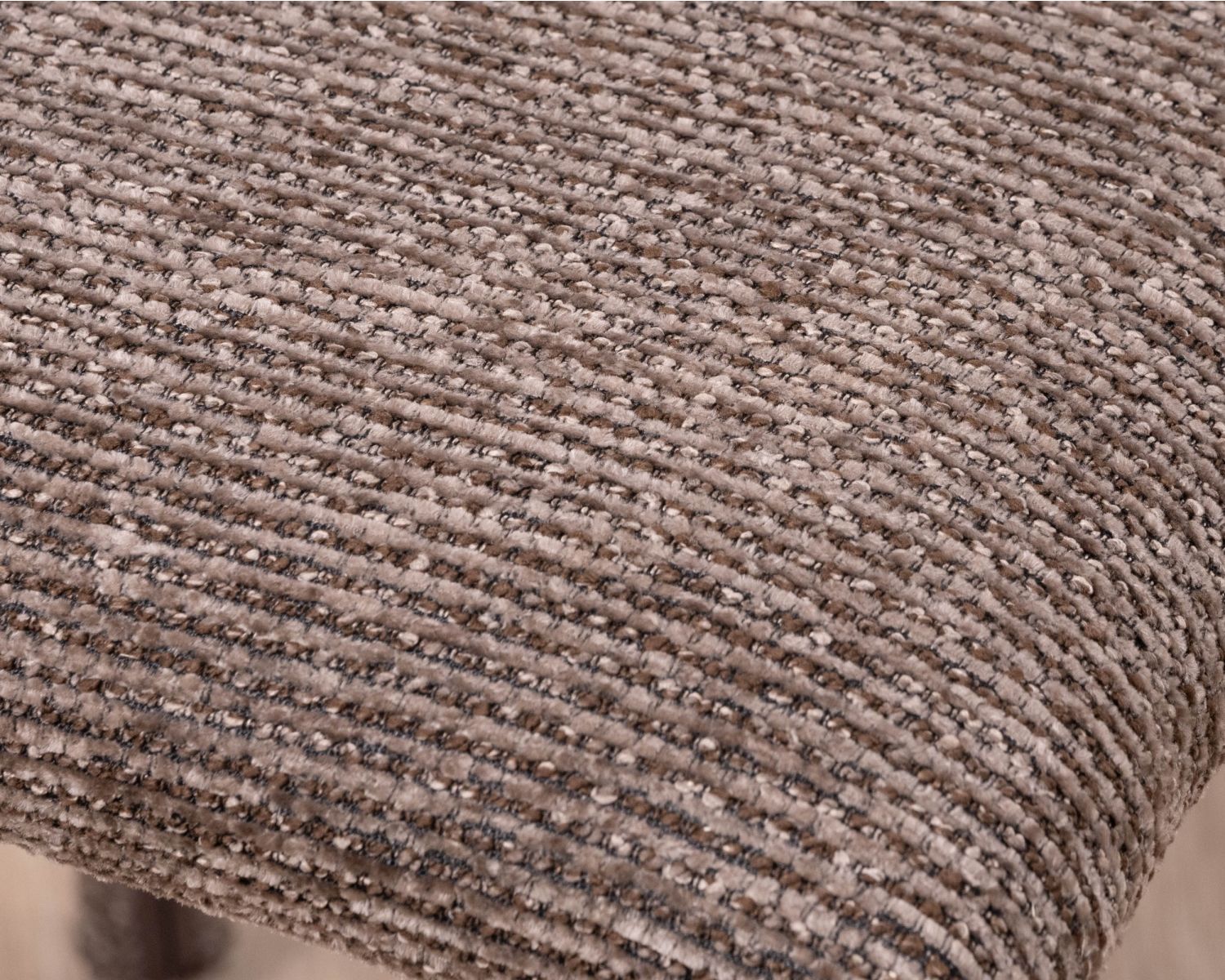 Lote de 4 sillas de comedor contemporáneas en tejido «Otto» de color cacao con trama, tapizadas íntegramente y de líneas depuradas