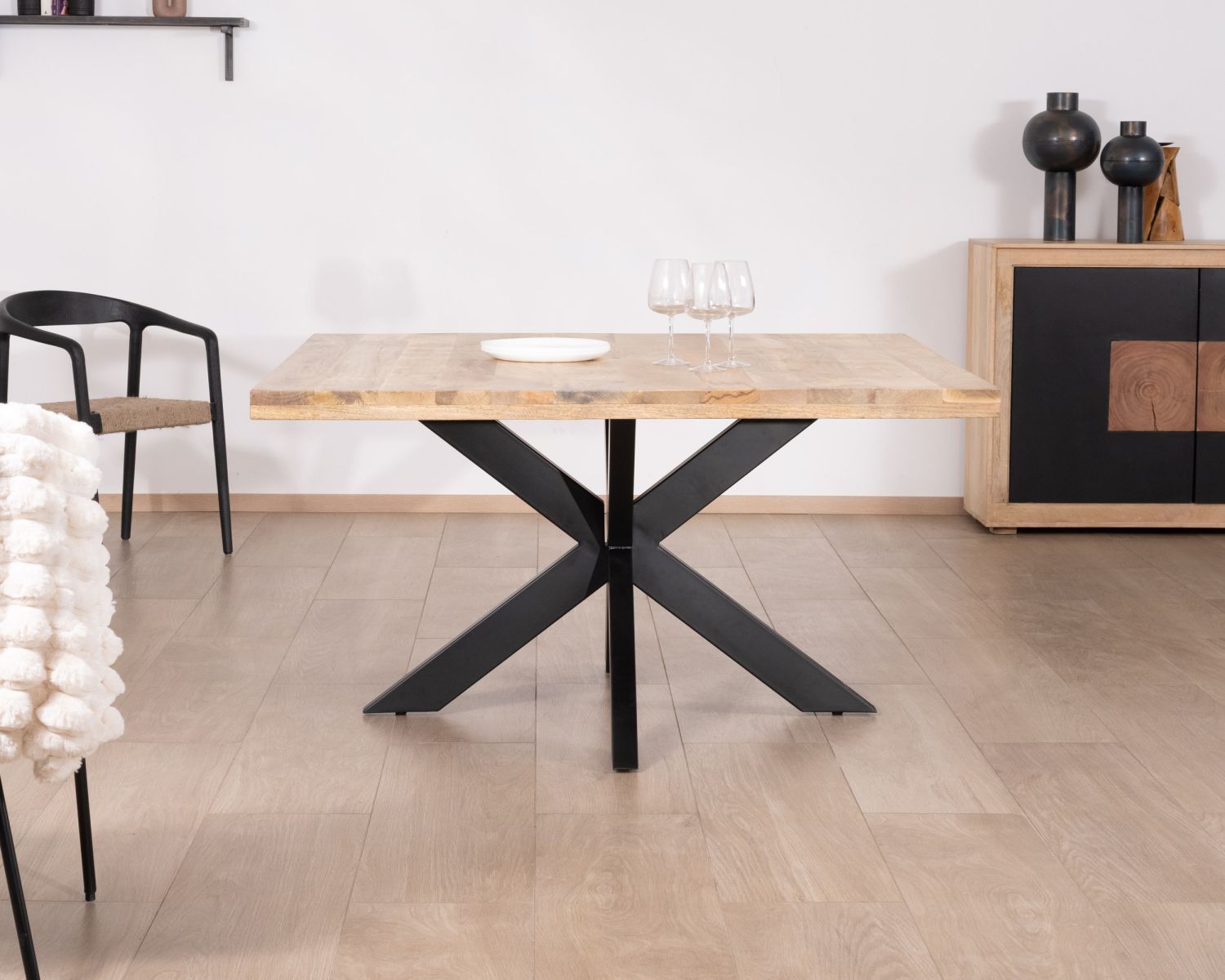 Mesa de comedor cuadrada de 140 x 140 cm, de madera y metal industrial «Caractère»
