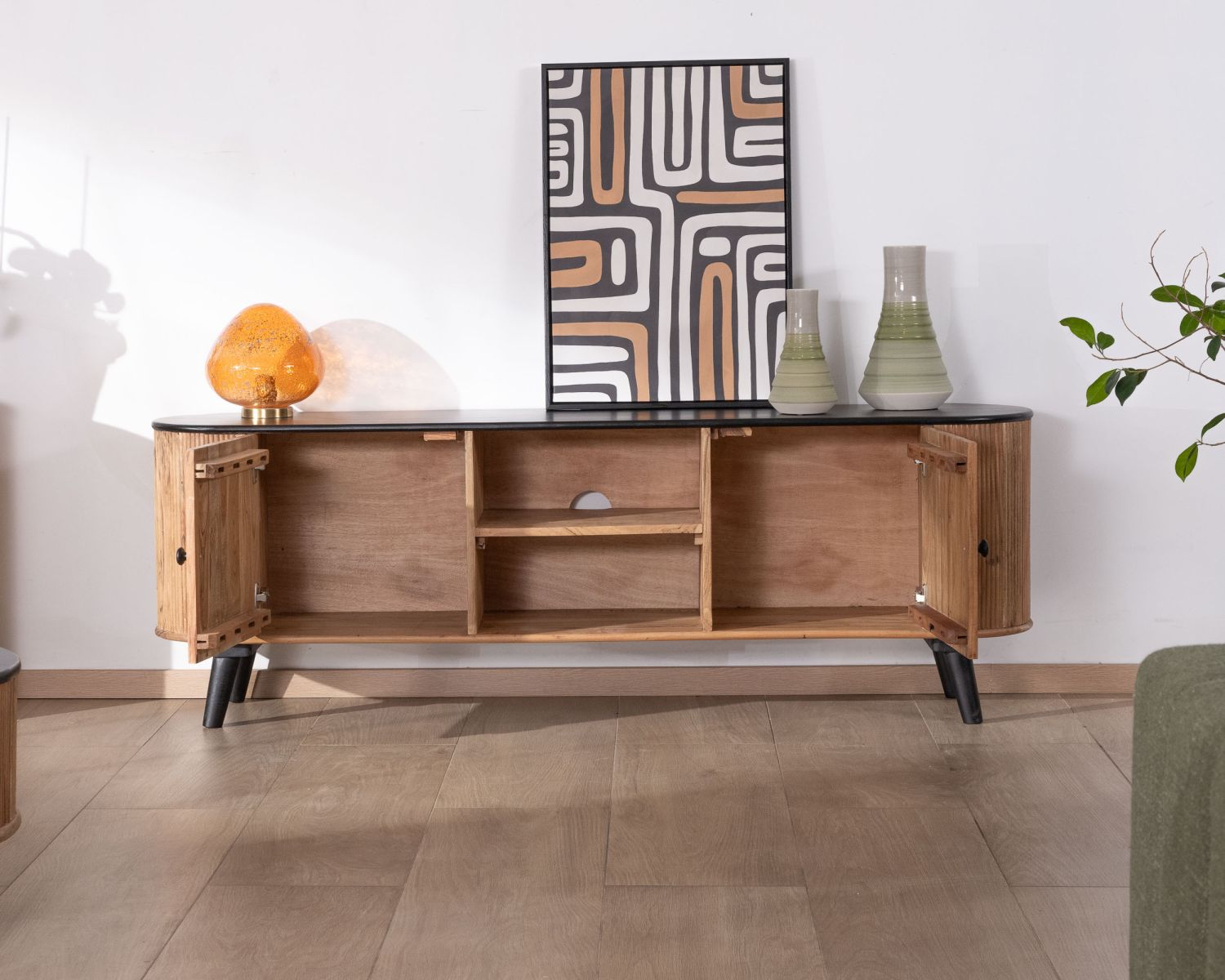 Mueble de televisión grande bicolor, en madera y negro, con diseño redondeado de estilo vintage «Boogie», 175 cm