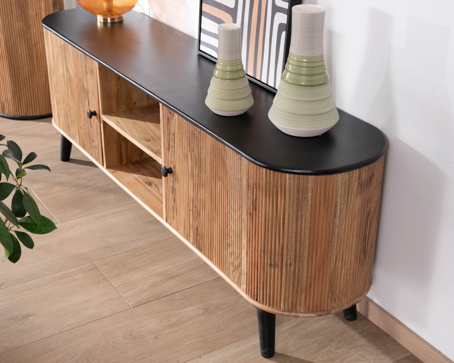 Mueble de televisión grande bicolor, en madera y negro, con diseño redondeado de estilo vintage «Boogie», 175 cm