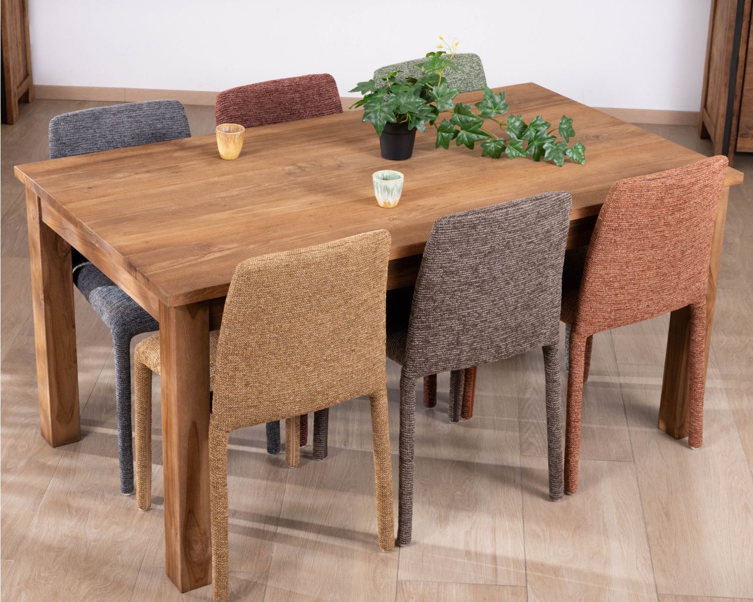 Lote de 4 sillas de comedor con tapizado integral en tela de color amarillo dorado «Otto», de estilo de diseño