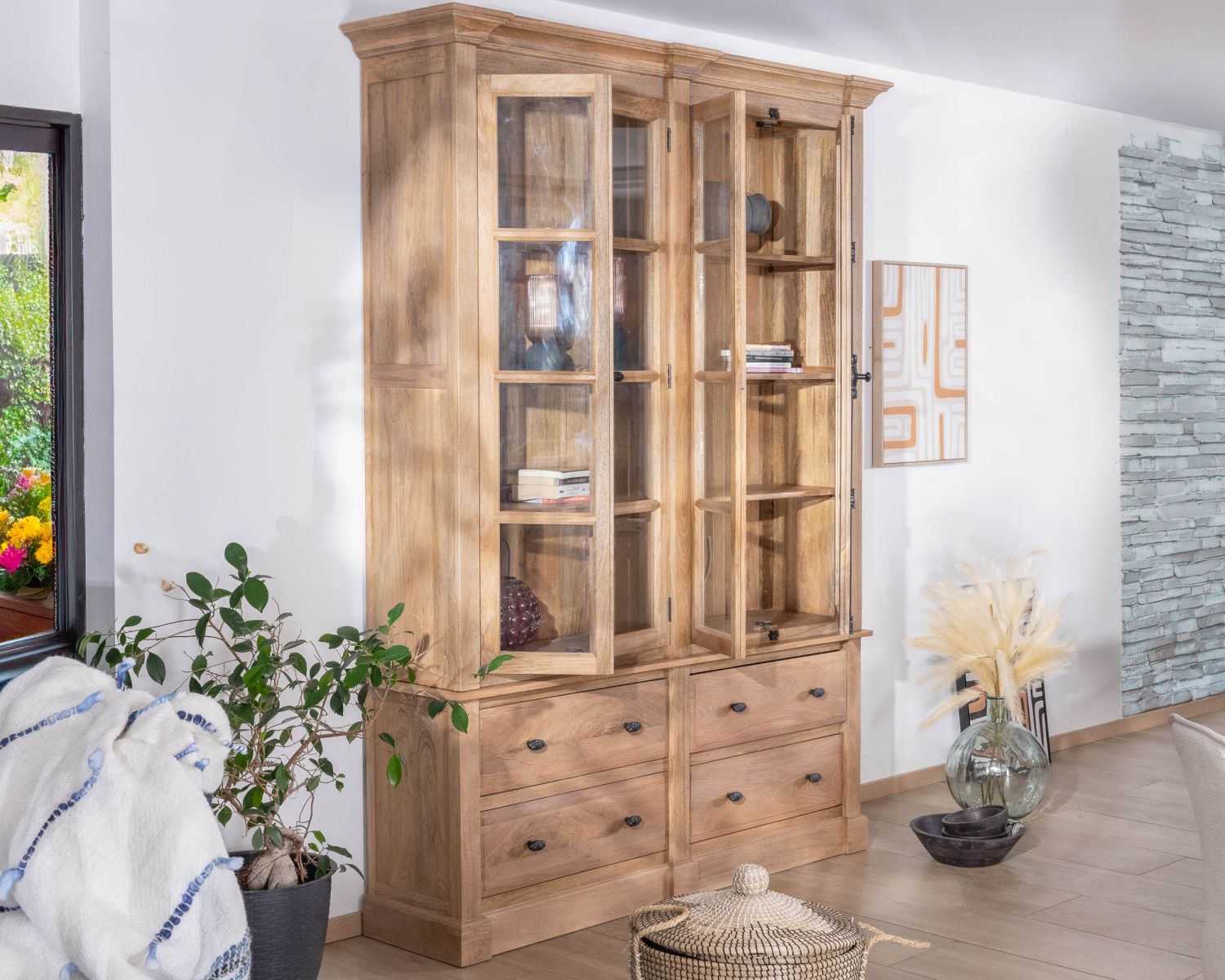 Aparador de madera maciza de mango de 170 cm con puertas acristaladas y cajones «Santa»
