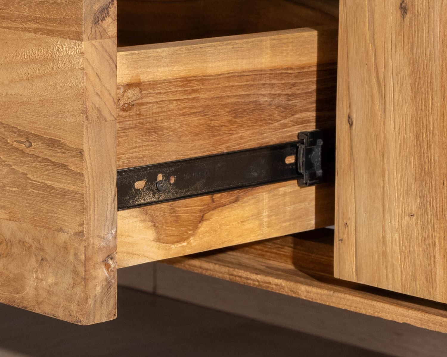 Mueble para la tele de teca reciclada «Bahia», estilo retro