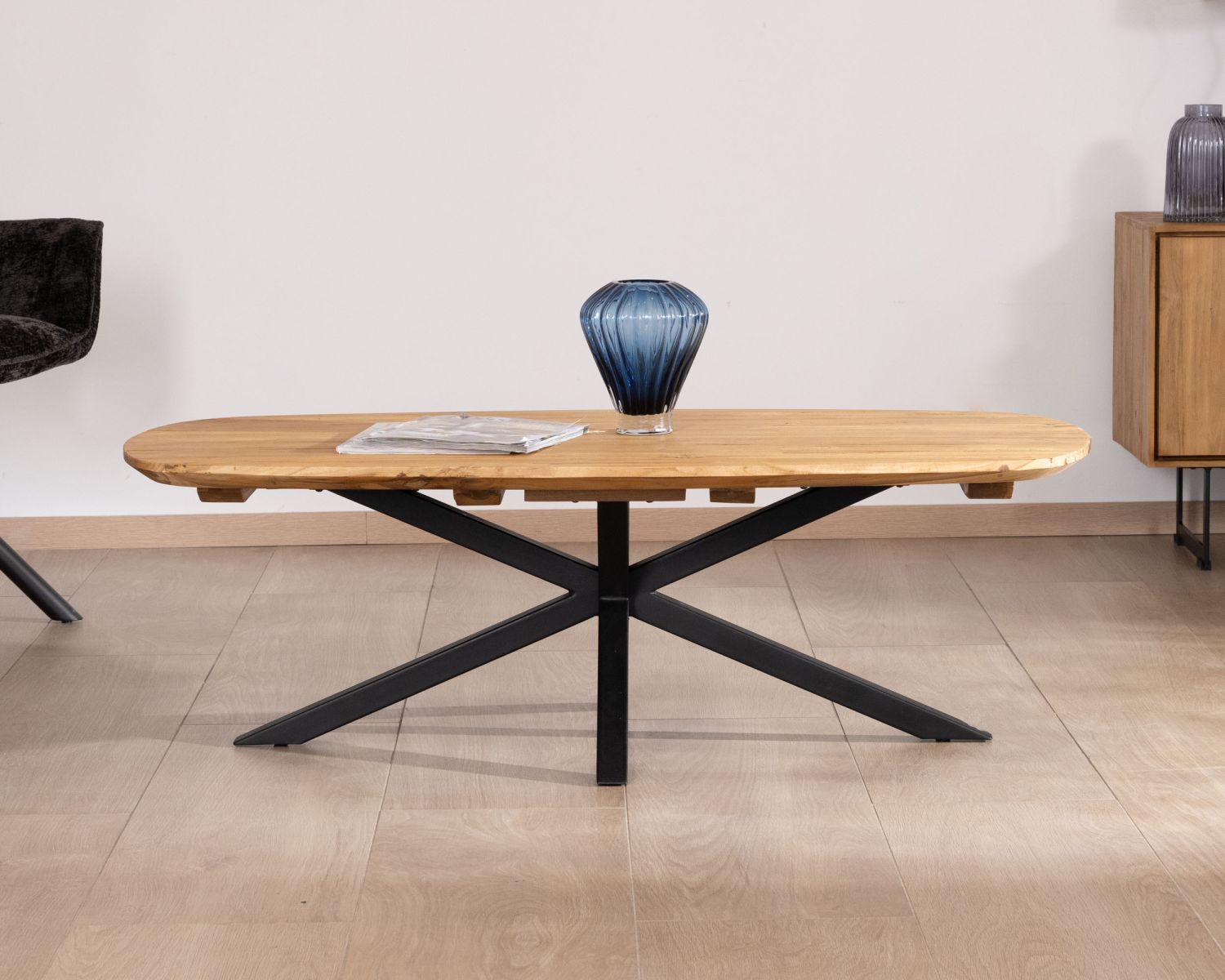 Mesa de centro con forma de barco de teca natural «Bahia», con patas de metal Mikado