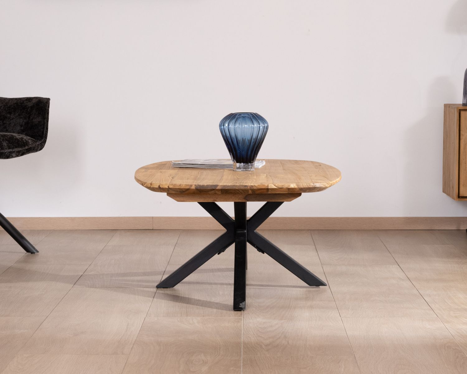 Mesa de centro con forma de barco de teca natural «Bahia», con patas de metal Mikado