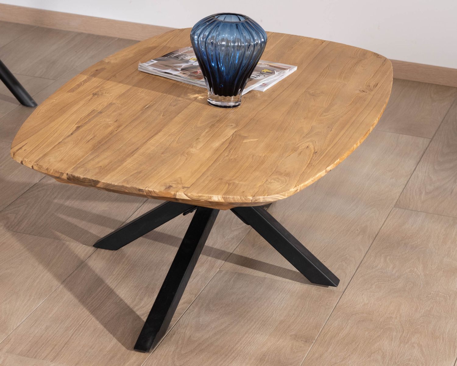 Mesa de centro con forma de barco de teca natural «Bahia», con patas de metal Mikado