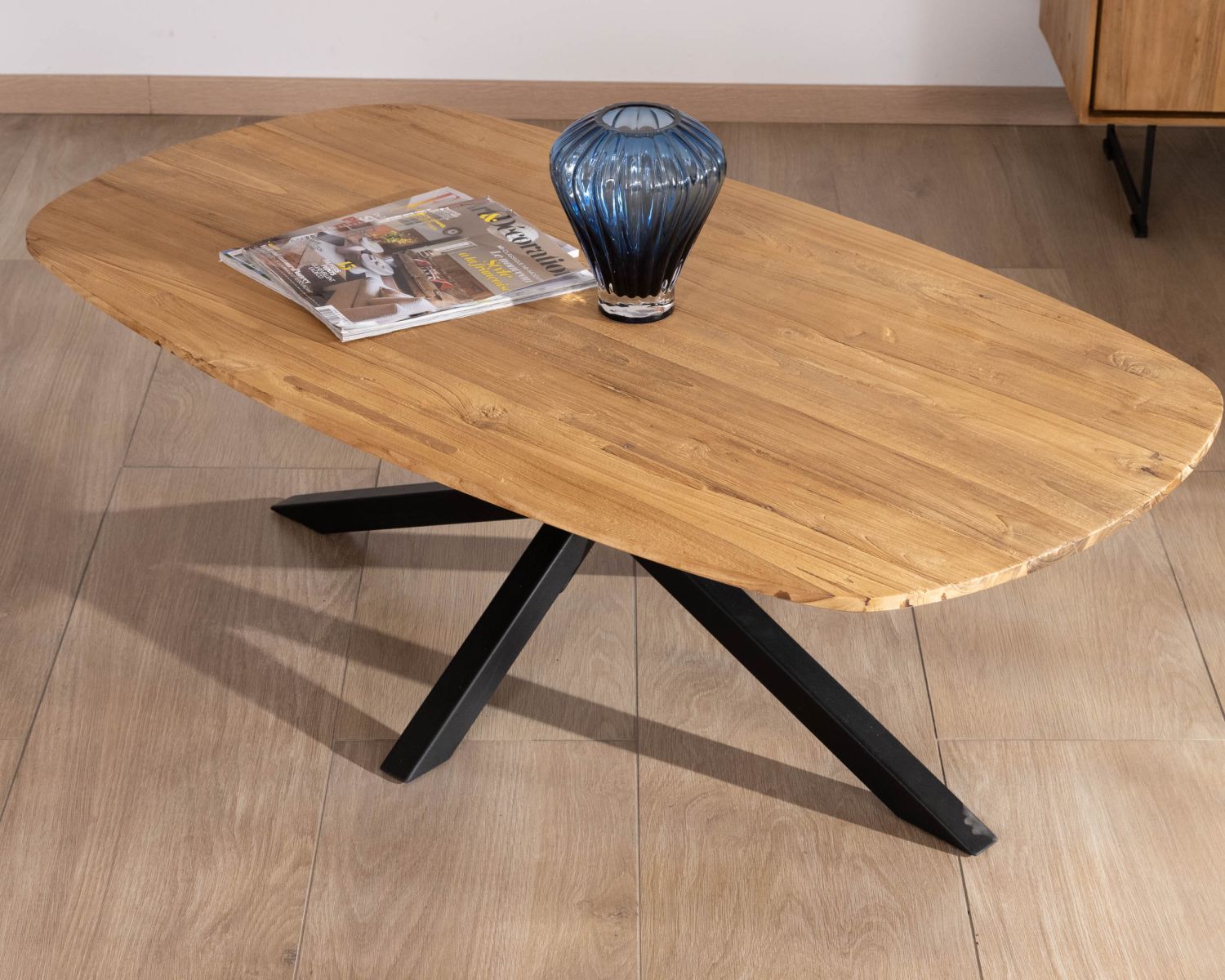 Mesa de centro con forma de barco de teca natural «Bahia», con patas de metal Mikado