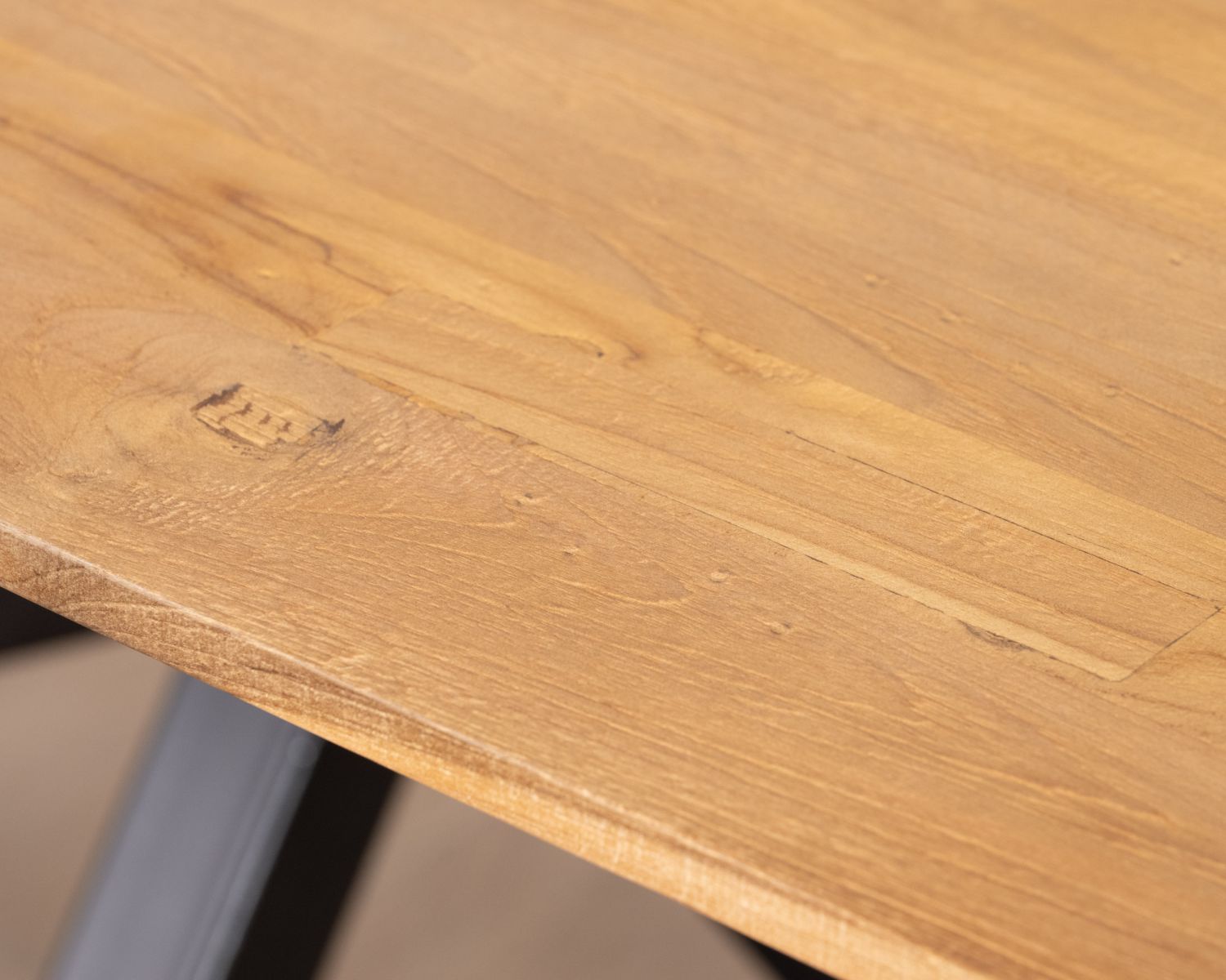 Mesa de comedor de 2 m de teca natural «Bahia» con patas de metal Mikado