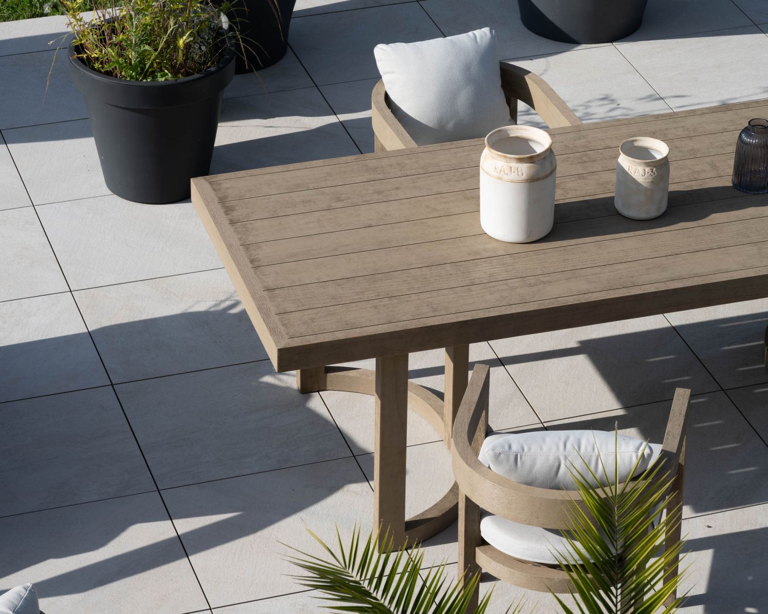 Silla de comedor de exterior de alta gama de teca «Blois» con acabado grisáceo