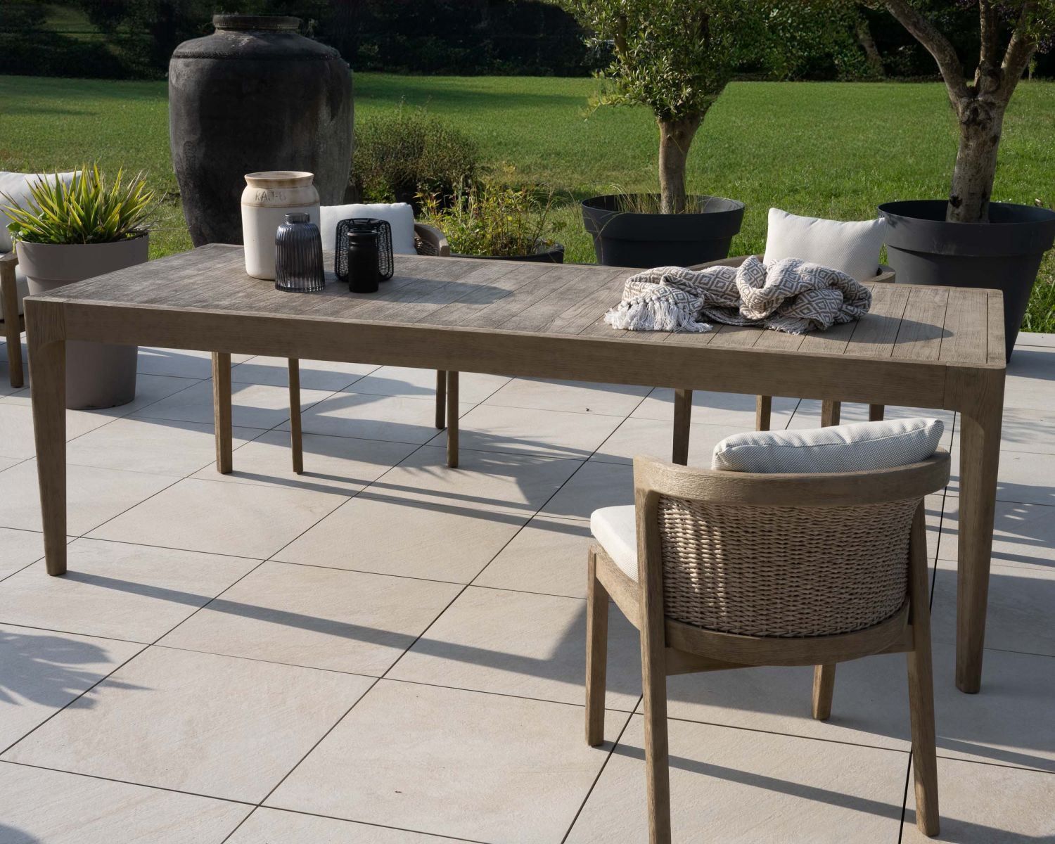 Cómoda silla de comedor de alta gama de teca lijada con cojines beige «Verona»