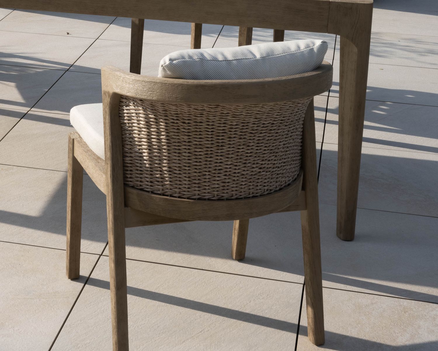 Cómoda silla de comedor de alta gama de teca lijada con cojines beige «Verona»